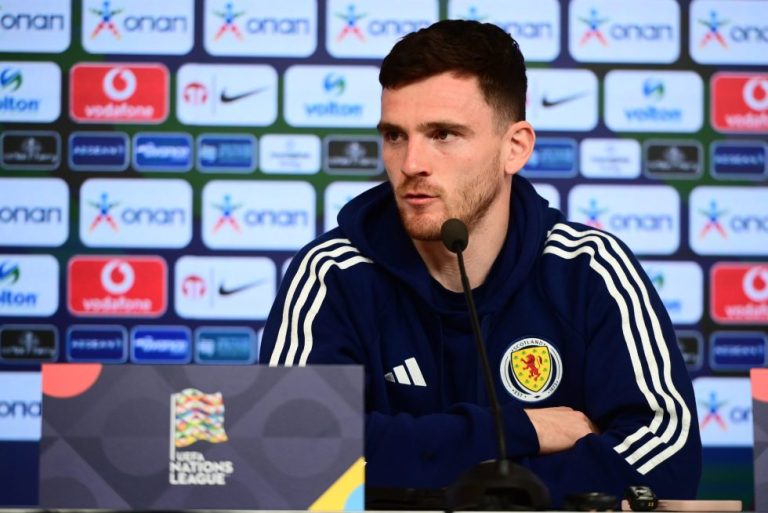 Ρόμπερτσον: «Φανταστική ομάδα η Ελλάδα – Έχω σεβασμό για τον Τσιμίκα»