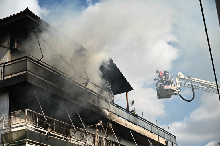 Φωτιά σε πολυκατοικία στο Χαϊδάρι