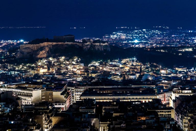 Έσβησε η Ακρόπολη για την «Ώρα της Γης»