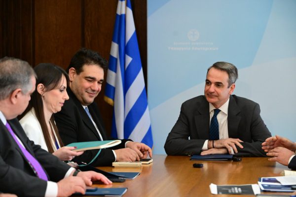 Στο υπουργείο Εσωτερικών ο Μητσοτάκης – Σύσκεψη υπό τον πρωθυπουργό