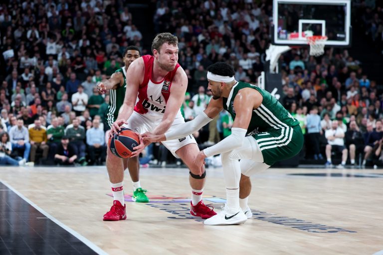 Ολυμπιακός: Φουρνιέ και Βεζένκοφ έβαλαν μαζί 50 πόντους, 20 οι άλλοι 8!