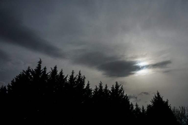 Άστατος καιρός στην επικράτεια – Πού θα εκδηλωθούν καταιγίδες