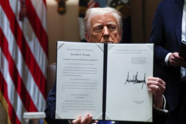 Ο Τραμπ διατάσσει την απομάκρυνση «ακατάλληλων ιδεολογιών» από κορυφαία μουσεία