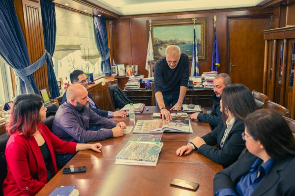 Συνάντηση Δημάρχου Πειραιά Γιάννη Μώραλη με τον νέο Πρόεδρο του Β.Ε.Π. Γιάννη Μαστρονικόλα