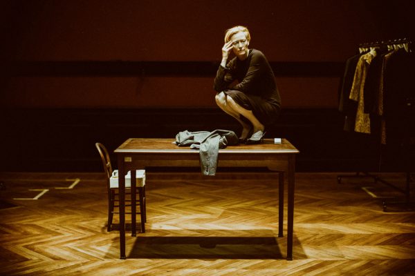 «Θέλω να κοιμηθώ ξανά στο κρεβάτι μου» : Η Τίλντα Σουίντον παίρνει αποστάσεις από τον κόσμο του θεάματος