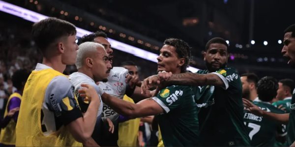 Κροτίδες, φωτοβολίδες, επεισόδια, 15 κάρτες και το τρόπαιο στην Κορίνθιανς! (vid)