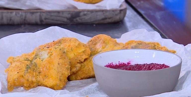 Συνταγή: Τηγανητός μπακαλιάρος με σκορδαλιά από παντζάρια