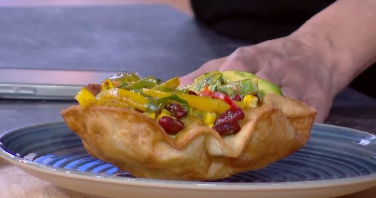 Συνταγή: Fajitas σαλάτα με κοτόπουλο και τορτίγια