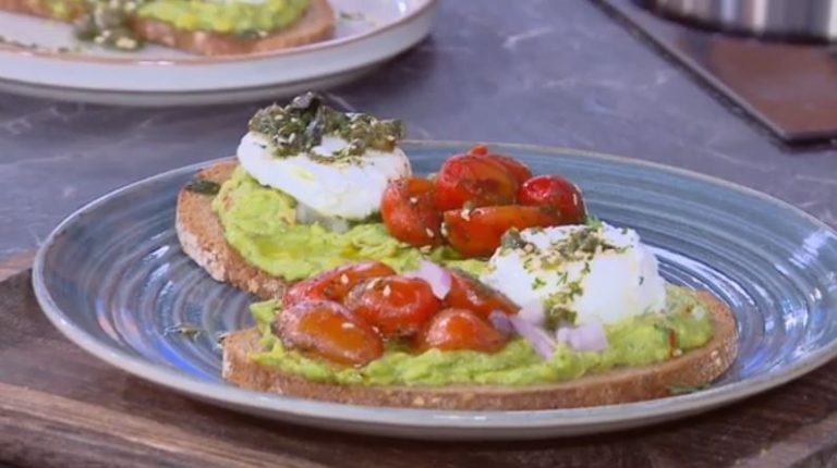 Συνταγή: Avocado τοστ με αυγά ποσέ