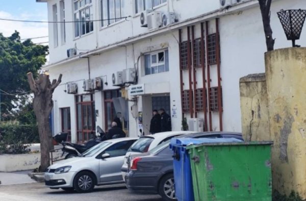 Έφοδος στην πολεοδομία στη Ρόδο: Σε εξέλιξη έρευνες της ΕΛ.ΑΣ – Τι δήλωσε ο δήμαρχος