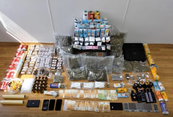 ΕΛ.ΑΣ: Εξαρθρώθηκε σπείρα που διακινούσε ναρκωτικά – Έκρυβαν τις ουσίες σε συσκευασίες χυμών