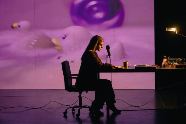 «Girls & Boys» με τη Νατάσα Εξηνταβελώνη στο Θέατρο Βασιλάκου – Μαριάννα Τόλη