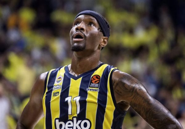 Χέιζ-Ντέιβις: «Επανόρθωσα για το παιχνίδι με τον Παναθηναϊκό»