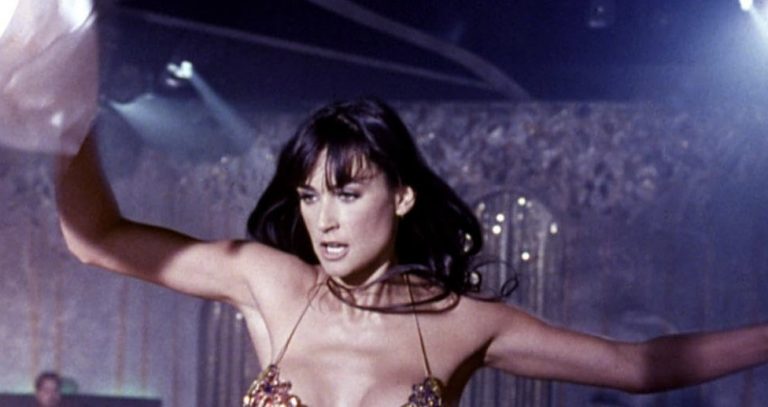 Η κόρη της Ντέμι Μουρ ροκάρει το εμβληματικό μπικίνι που φόραγε η ηθοποιός στην ταινία «Στριπτίζ»