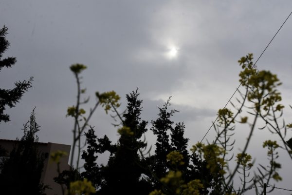 Υποχωρεί η αφρικανική σκόνη την Κυριακή – Σε δυτικά, κεντρικά και νότια οι υψηλές συγκεντρώσεις