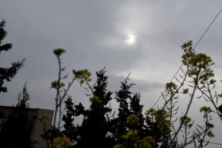Υποχωρεί η αφρικανική σκόνη την Κυριακή – Σε δυτικά, κεντρικά και νότια οι υψηλές συγκεντρώσεις