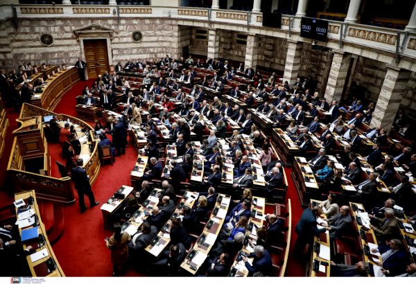 Μομφή στην κυβέρνηση Μητσοτάκη για Τέμπη, υποκλοπές, θεσμούς και ακρίβεια – Δυσπιστία από το μέτωπο των προοδευτικών