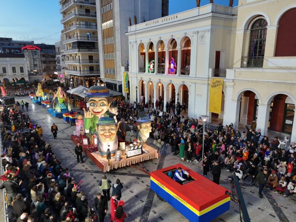 Πάτρα: Ξεφάντωμα μέχρι πρωίας – Πέφτει η αυλαία το βράδυ με το κάψιμο του βασιλιά Καρνάβαλου