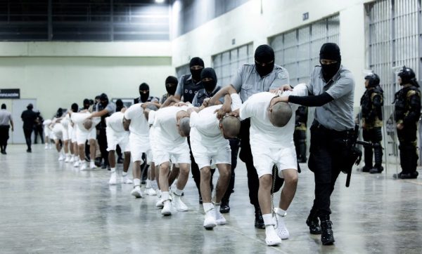 Απάνθρωπες συνθήκες: Εξαφανισμένος ΛΟΑΤΚΙ+ στις ΗΠΑ βρέθηκε σε φυλακή του Ελ Σαλβαδόρ