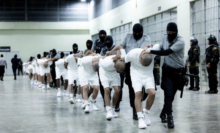 Απάνθρωπες συνθήκες: Εξαφανισμένος ΛΟΑΤΚΙ+ στις ΗΠΑ βρέθηκε σε φυλακή του Ελ Σαλβαδόρ