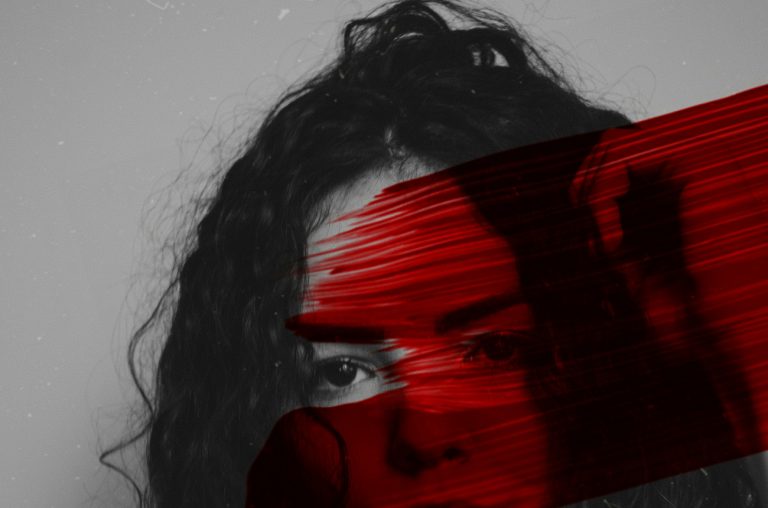 Η βία κατά των γυναικών αυξάνεται, ενώ η «τοξική αρρενωπότητα» ενισχύεται από μισογύνηδες