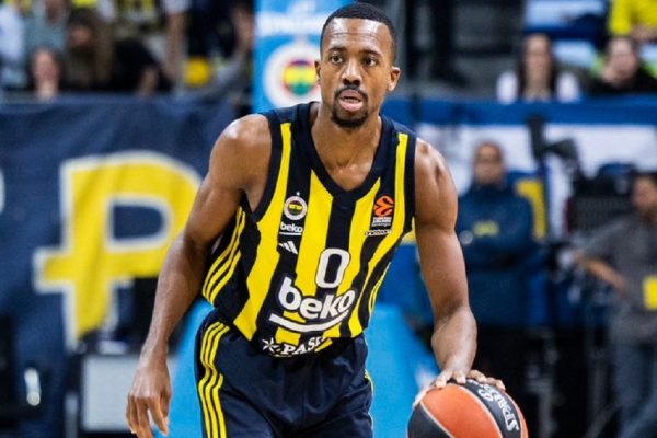 Πλήγμα στη Φενέρ για τη μάχη της πρωτιάς με τον Ολυμπιακό: Χάνει τον ΜακΚόλουμ