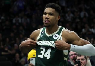 Διέλυσαν τους Μάβερικς οι Μπακς, με μυθικό Αντετοκούνμπο που έφτασε τους 20.000 πόντους