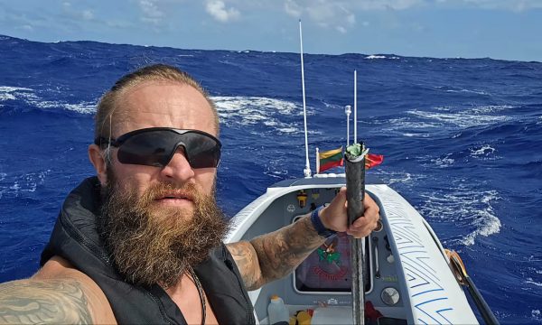 Συγκλονιστική διάσωση κωπηλάτη στον Ειρηνικό – Πάλεψε με κυκλώνα επί τρεις ημέρες