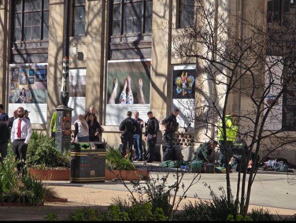 Αυτοκίνητο έπεσε πάνω σε πεζούς στο Λονδίνο – Μία νεκρή