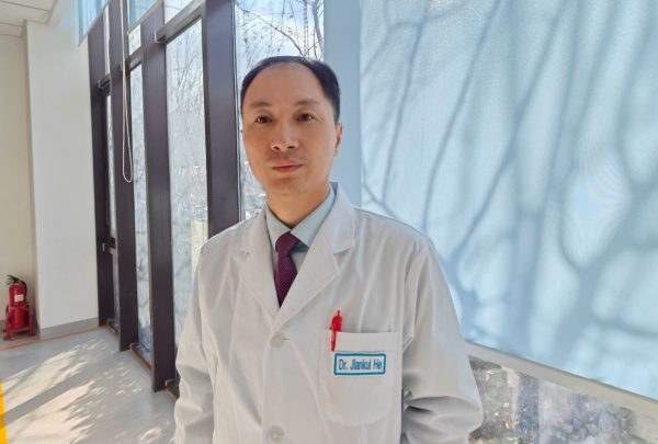 Κίνα: Έκανε πειράματα σε μωρά, αποφυλακίστηκε και διαμαρτύρεται για την ιατρική ηθική