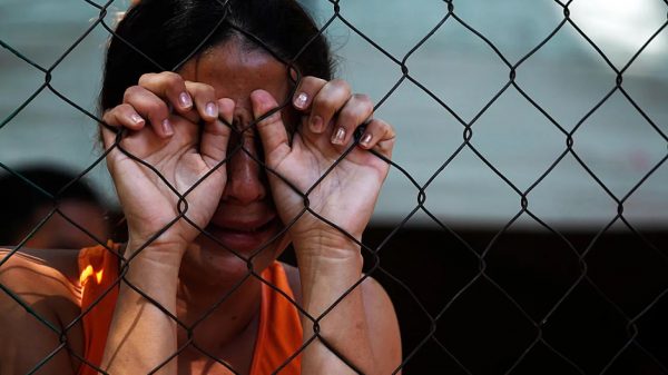 Παγκόσμια αύξηση των γυναικών που οδηγούνται στη φυλακή – Οι άδικοι νόμοι, η φτώχεια και οι προκαταλήψεις