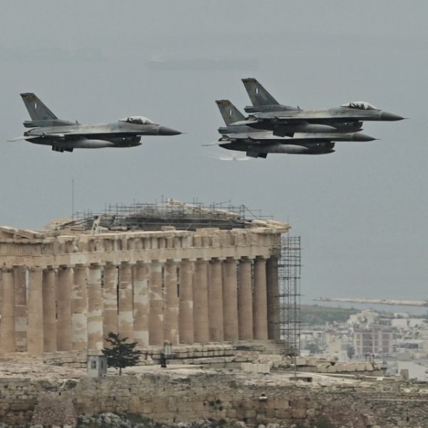 Με λαμπρότητα τιμήθηκε η 25η Μαρτίου – Εντυπωσιακή η παρουσία  των ενόπλων δυνάμεων