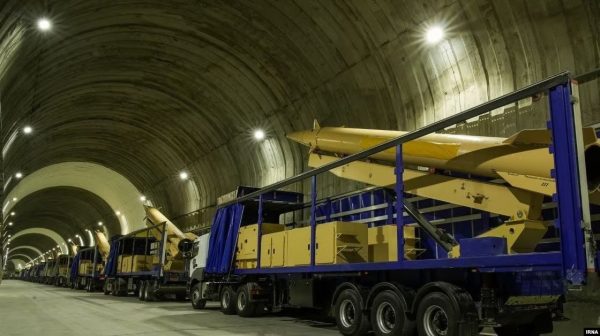 Ιράν: Έχει τοποθετήσει πυραύλους σε εκτοξευτήρες και περιμένει την κίνηση των ΗΠΑ