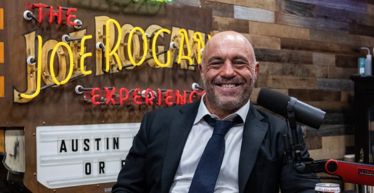 Ο Τζο Ρόγκαν παίρνει θέση στην υπόθεση Μπλέικ Λάιβλι-Τζάστιν Μπαλντόνι – «Όλοι τους φοβούνται»