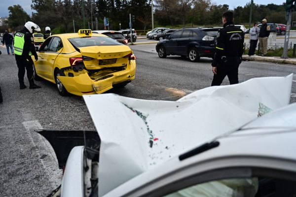 Δυστύχημα στην Κατεχάκη: «Κάτι έπαθε και έχασε τον έλεγχο» – Τι υποστήριξε η αδερφή του 56χρονου που οδηγούσε