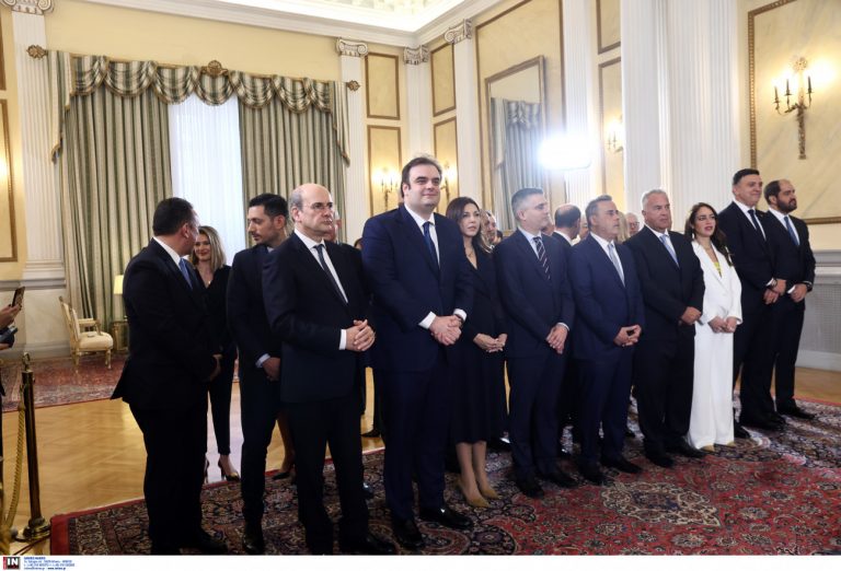 Ανέλαβαν καθήκοντα οι νέοι υπουργοί – Όλα όσα έγιναν στην ορκωμοσία και οι δηλώσεις πρώην και νυν