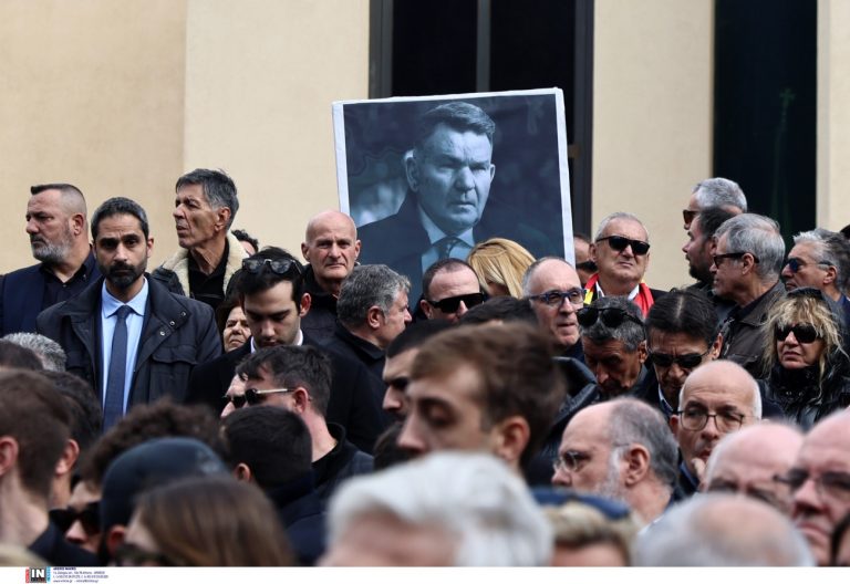 Συγγενείς και φίλοι αποχαιρέτησαν τον Αλέξη Κούγια – Συγκλονίζουν οι επικήδειοι των παιδιών του