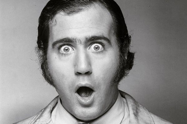 Η θεωρία ότι ο Άντι Κάουφμαν σκηνοθέτησε τον θάνατο του συνεχίζει να διαιωνίζεται – Τι πιστεύουν οι φίλοι του;