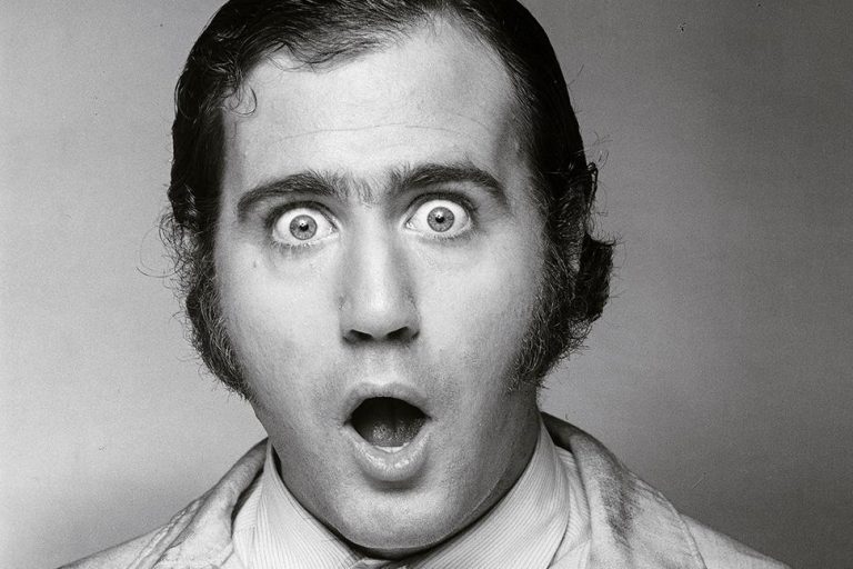 Η θεωρία ότι ο Άντι Κάουφμαν σκηνοθέτησε τον θάνατο του συνεχίζει να διαιωνίζεται – Τι πιστεύουν οι φίλοι του;