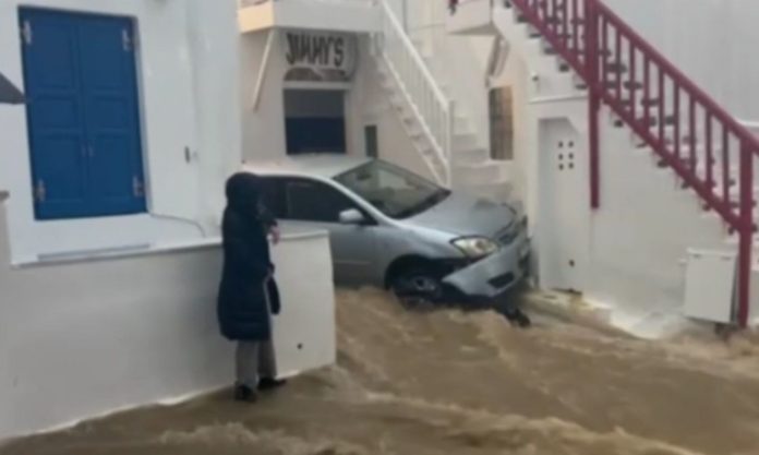 Μύκονος: Πάνω από 71 χιλιοστά βροχής – Χείμαρροι παρέσυραν αυτοκίνητα