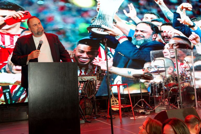 Τίμησε τον Βαγγέλη Μαρινάκη ο Σύνδεσμος φιλάθλων Ολυμπιακού Νέας Υόρκης