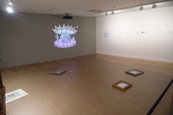 Σκοταδισμός σε ζωντανή μετάδοση: Η Εθνική Πινακοθήκη απομάκρυνε τα βανδαλισμένα έργα που παρέμεναν στο έδαφος