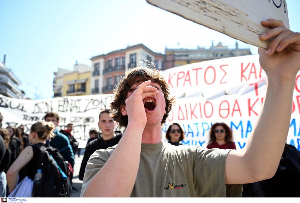 Θεσσαλονίκη: Μαθητές και φοιτητές στους δρόμους για τα Τέμπη