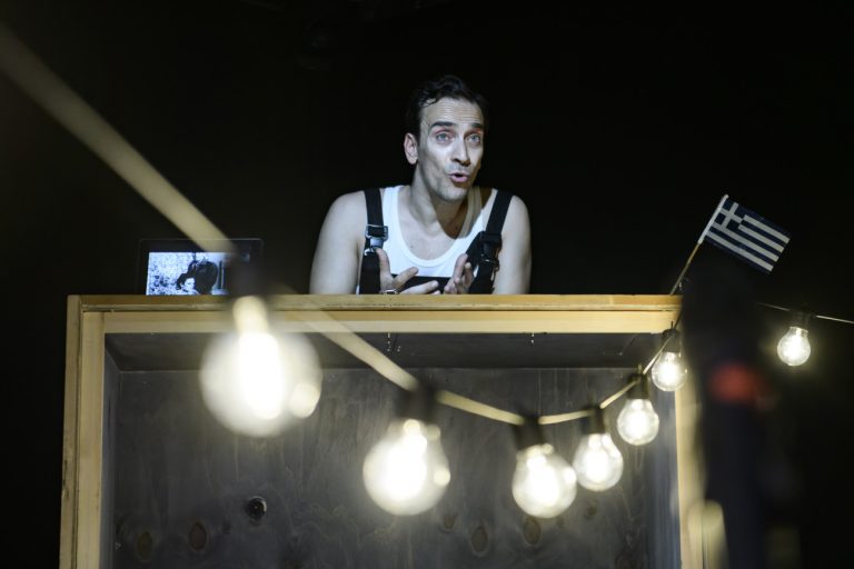 Οι «Στρακαστρούκες» του Δημήτρη Σαμόλη μέχρι τις 8 Απριλίου στο Μικρό Γκλόρια