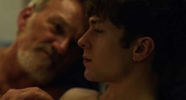 Sebastian -Ένας συγγραφέας πουλάει το σώμα του συλλέγοντας υλικό για το πρώτο του μυθιστόρημα