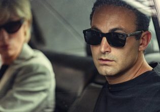 Ηθοποιός του The Crown ερευνάται από την αστυνομία για συμμετοχή σε διαδήλωση υπερ της Παλαιστίνης