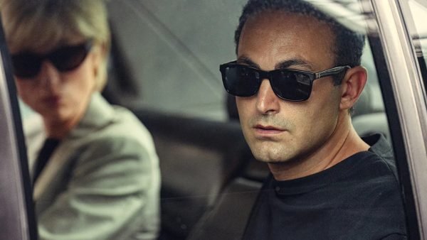 Ηθοποιός του The Crown ερευνάται από την αστυνομία για συμμετοχή σε διαδήλωση υπερ της Παλαιστίνης