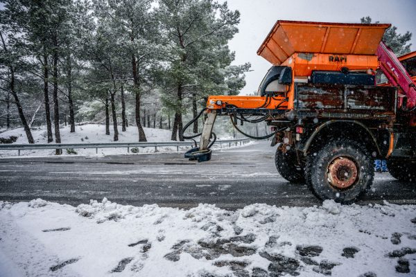 Καιρός: Χιόνια στα ορεινά της Θεσσαλονίκης, χιονοθύελλα στη Σαμοθράκη – Προσοχή τα ξημερώματα στην Αττική