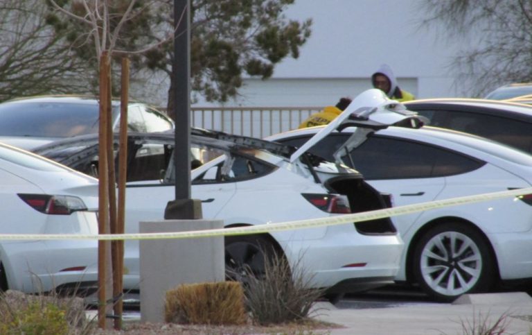 ΗΠΑ: Η αστυνομία του Λας Βέγκας αναζητά ύποπτο που έκαψε και μάλλον πυροβόλησε Tesla [βίντεο]