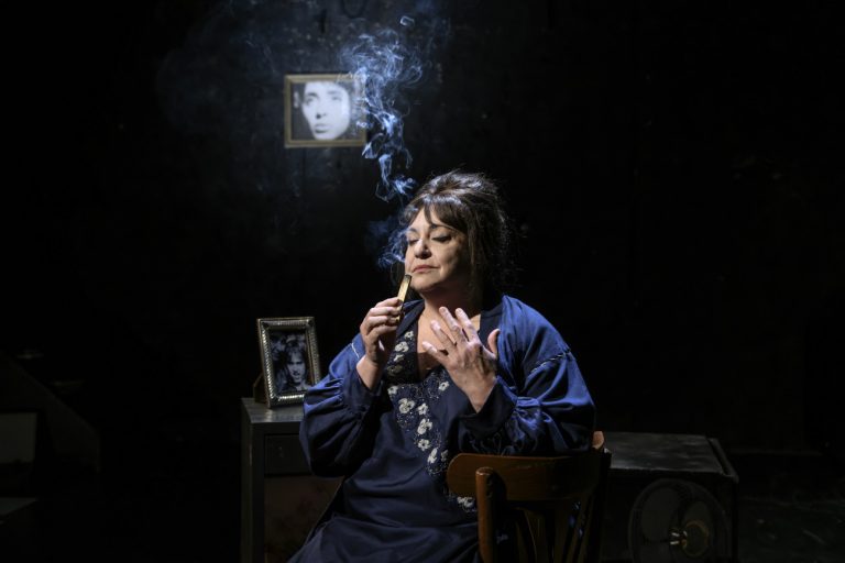 «Το τραγούδι της Φλέρυς» με την Ελένη Κοκκίδου επιστρέφει στο θέατρο Σταθμός